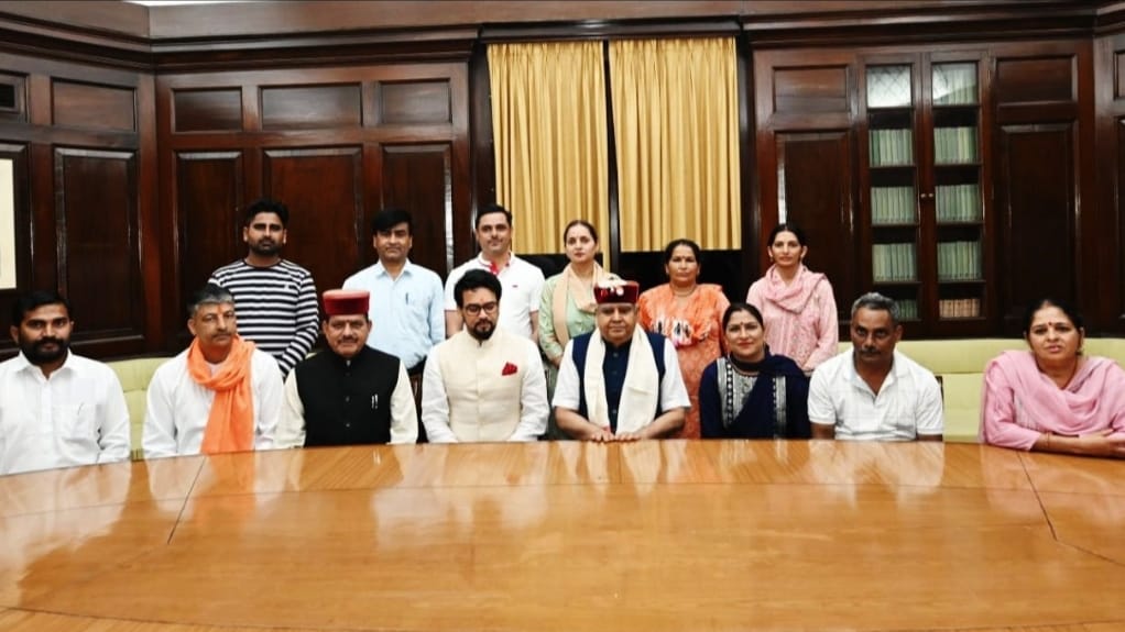 Hamirpur Zilla Parishad members led by Anurag Thakur called on the Vice President HIMACHAL HEADLINES