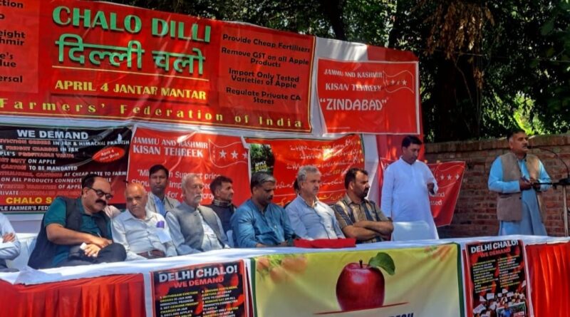 Hundreds of Apple growers of Himachal, Uttarakhand , Jammu & Kashmir stages Dharna at Jantar Mantar HIMACHAL HEADLINES