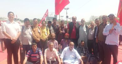 Thousands of laborers and farmers from Himachal Pradesh took part in a rally held at Ramlila Maidan Delhi HIMACHAL HEADLINES