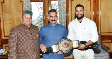 Yogesh Chauhan World Tag team champion meets Thakur Sukhvinder Singh Sukhu at Shimla HIMACHAL HEADLINES