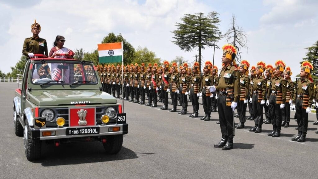 President Droupadi Murmu given warm welcome on reaching Shimla President Droupadi Murmu given warm welcome on reaching Shimla HIMACHAL HEADLINES