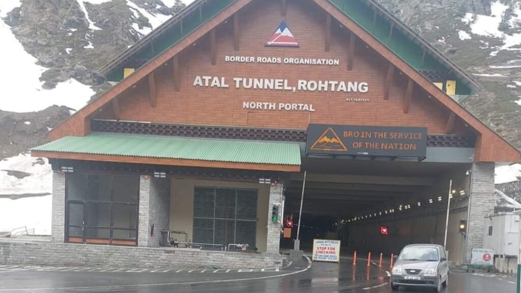 Snow Returns to Manali: Tourists Set to Reach Marhi as Road Reopens HIMACHAL HEADLINES