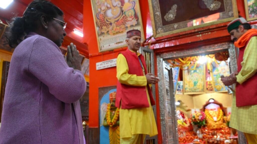 President Droupadi Murmu visited the Jakhu temple President Droupadi Murmu visited the Jakhu temple HIMACHAL HEADLINES