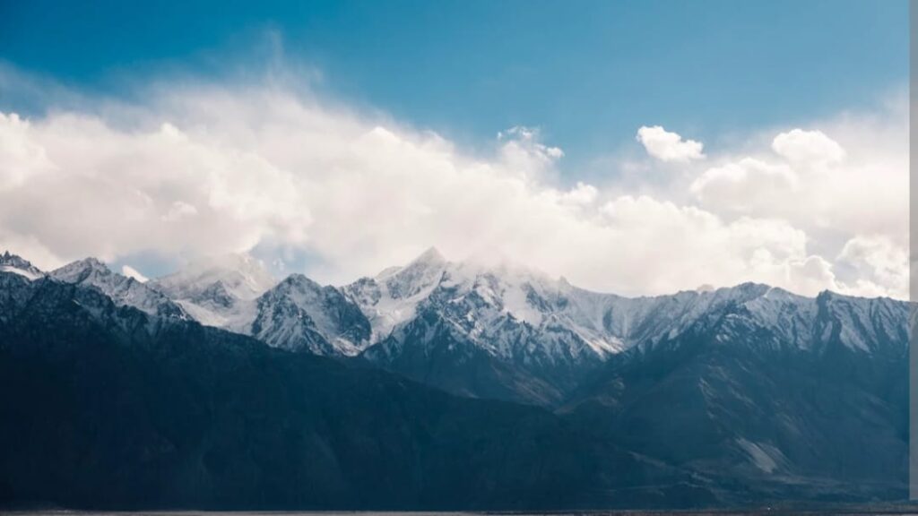High reaches witness fresh spell of snow in Himachal High reaches witness fresh spell of snow in Himachal HIMACHAL HEADLINES