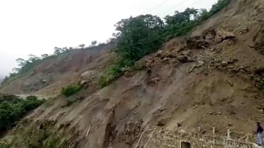 A landslide renders huge loss to the apple orchard in Kinnaur A landslide renders huge loss to the apple orchard in Kinnaur HIMACHAL HEADLINES