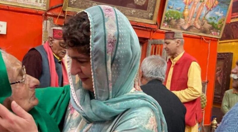 Priyanka Gandhi visits Hanuman Jakhu Temple at Shimla HIMACHAL HEADLINES