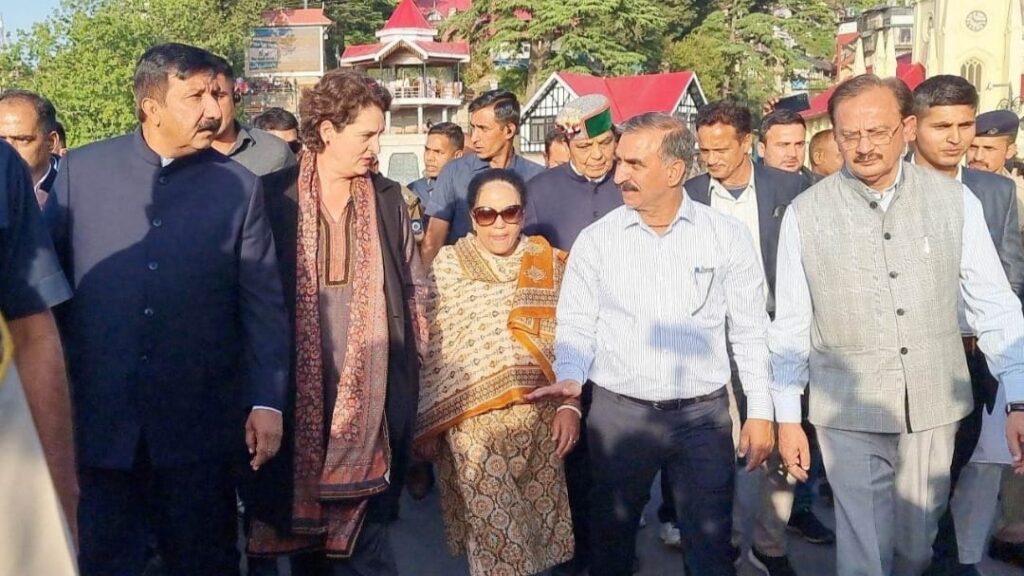 Priyanka Gandhi strolls at The Mall, Shimla Priyanka Gandhi strolls at The Mall, Shimla HIMACHAL HEADLINES
