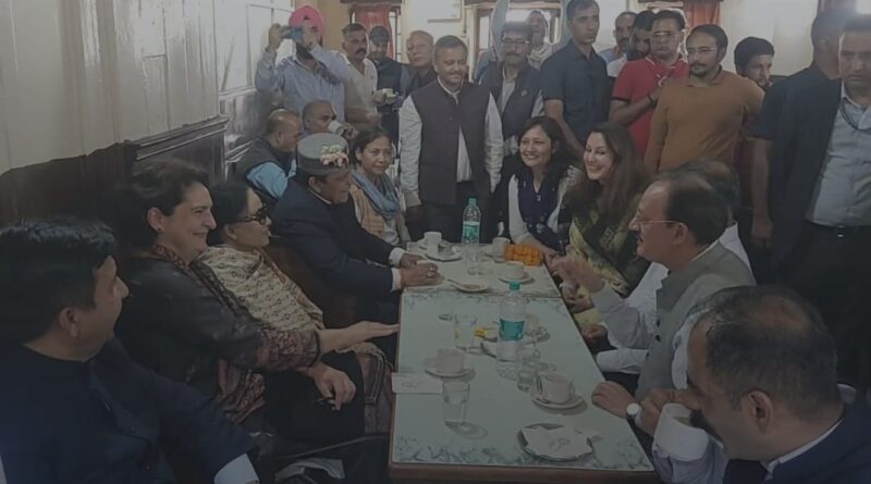 Priyanka celebrates Congress Karnataka's victory in Shimla and visited iconic Coffee House on the Mall road HIMACHAL HEADLINES