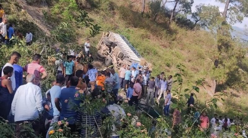 Five die and others injured as truck overturns in Kangra HIMACHAL HEADLINES