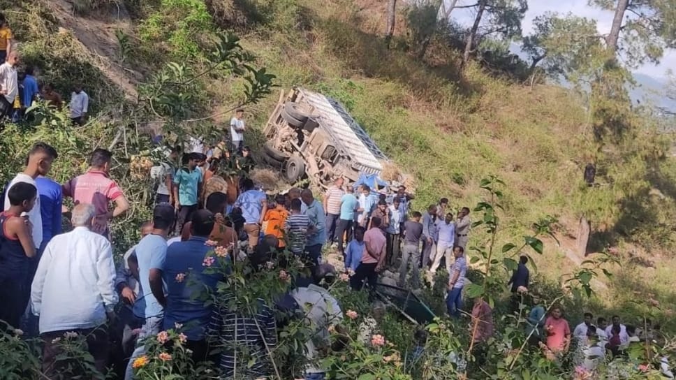 Five die and others injured as truck overturns in Kangra HIMACHAL HEADLINES