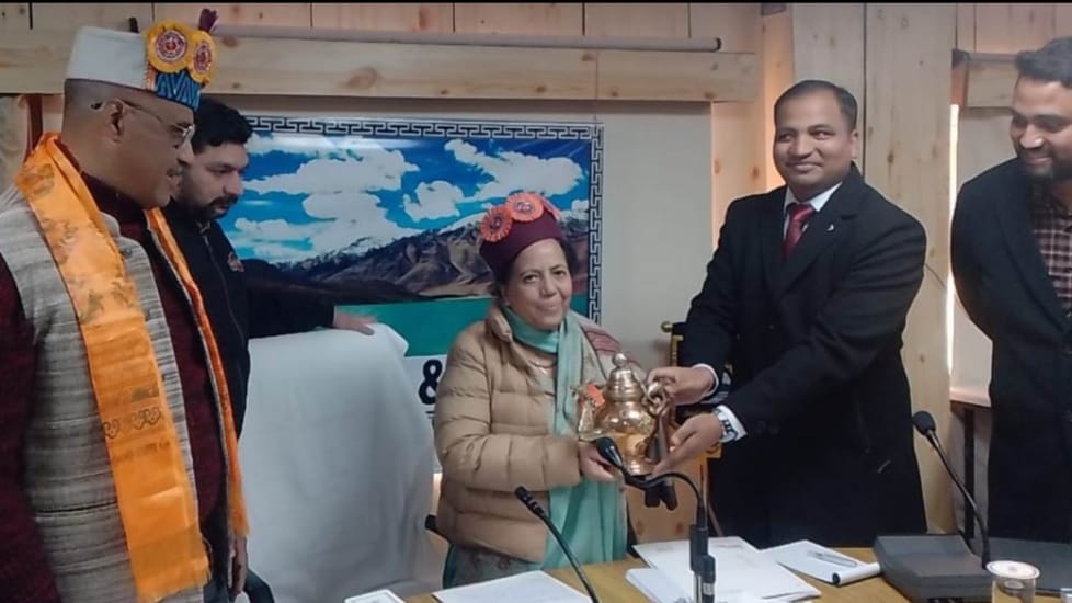 Restore the foundation stone of Sonia Gandhi at the Rohtang tunnel: Pratibha Restore the foundation stone of Sonia Gandhi at the Rohtang tunnel: Pratibha HIMACHAL HEADLINES