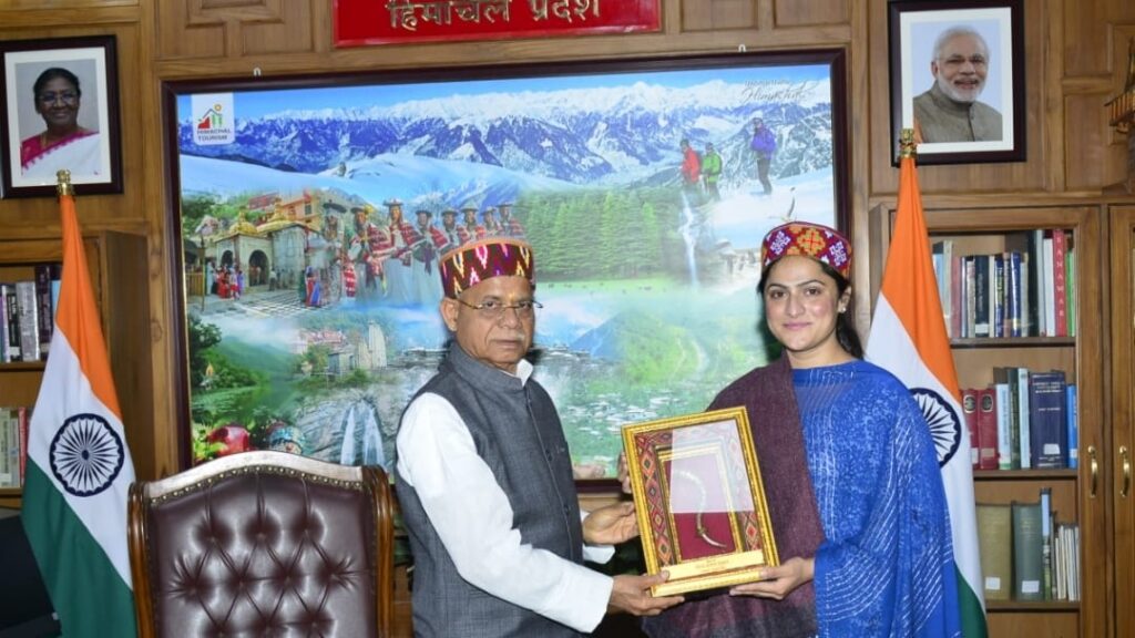 World famous mountaineer Baljit Kaur honored at Raj Bhavan World famous mountaineer Baljit Kaur honored at Raj Bhavan HIMACHAL HEADLINES