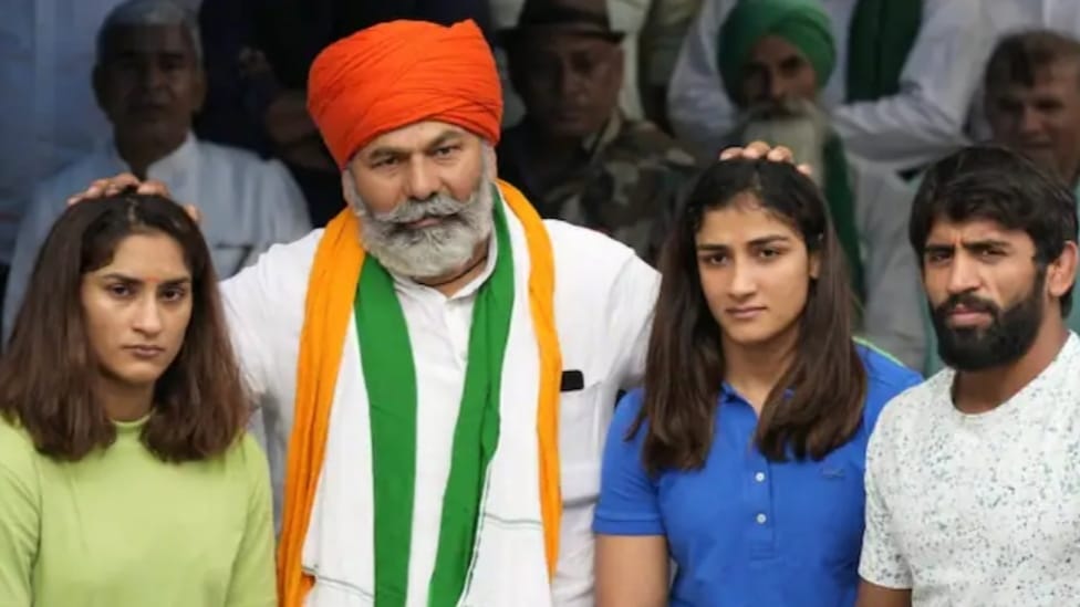 Samyukta Kisan Morcha condemns statements made by BJP MP Brij Bhushan Singh for amending the POSCO act and demands his immediate arrest HIMACHAL HEADLINES