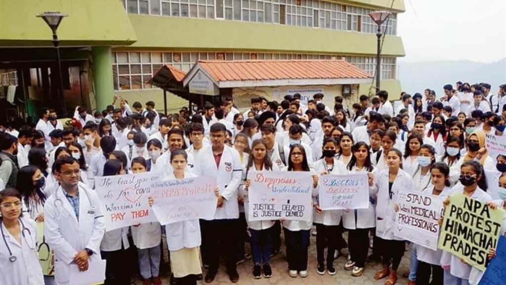 Agitating doctors call off token protest HIMACHAL HEADLINES