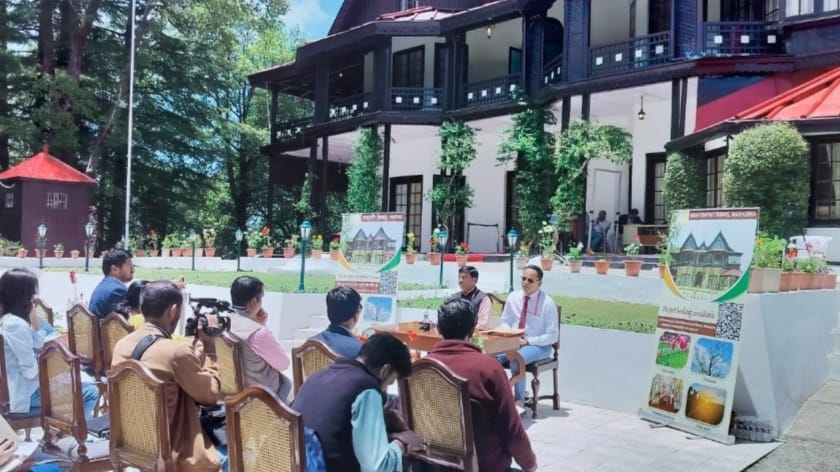 A media visit was held at the picturesque Rashtrapati Niwas A media visit was held at the picturesque Rashtrapati Niwas HIMACHAL HEADLINES
