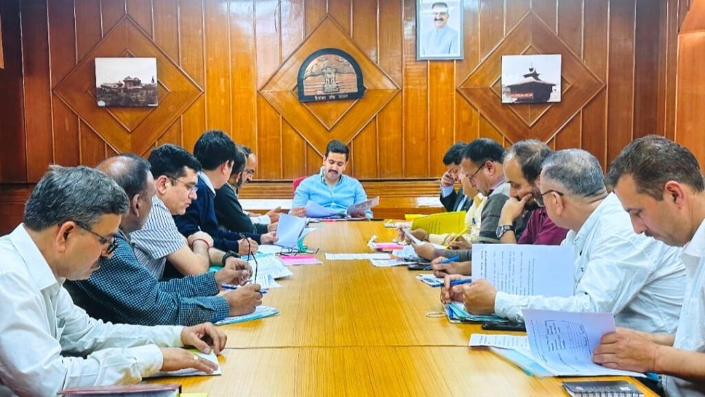 Vikramaditya assures better roads during the Apple season Vikramaditya assures better roads during the Apple season HIMACHAL HEADLINES