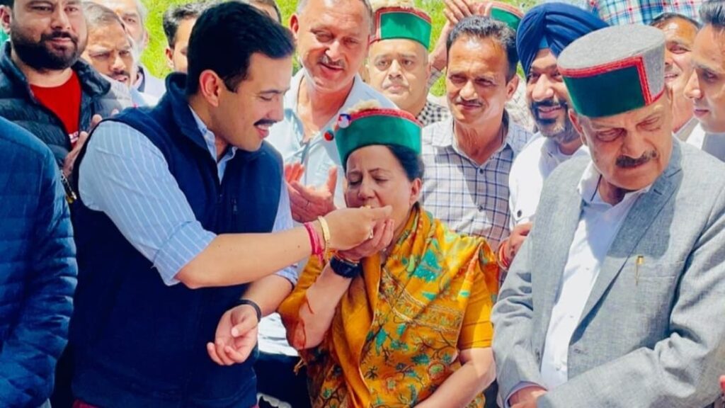 State Congress President Pratibha Singh's birthday celebrated State Congress President Pratibha Singh's birthday celebrated HIMACHAL HEADLINES
