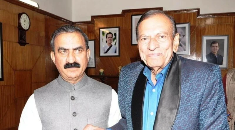 Magician Samrat Shankar presented a cheque of Rs. 40,000 to CM Sukhu HIMACHAL HEADLINES