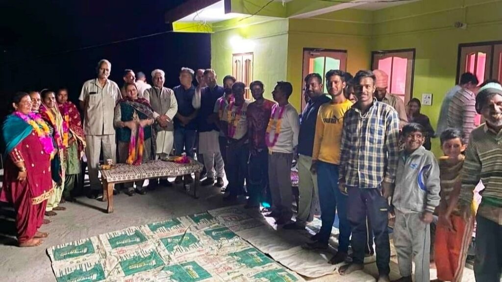 Did Ghalut Panchayat people leave BJP and joined Congress Did Ghalut Panchayat people leave BJP and joined Congress HIMACHAL HEADLINES