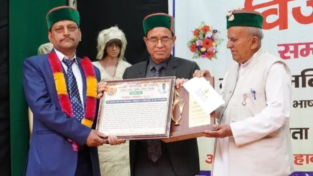 Famous folk singer Ramlal Verma of Peeran honored with Kaladhar honor Famous folk singer Ramlal Verma of Peeran honored with Kaladhar honor HIMACHAL HEADLINES