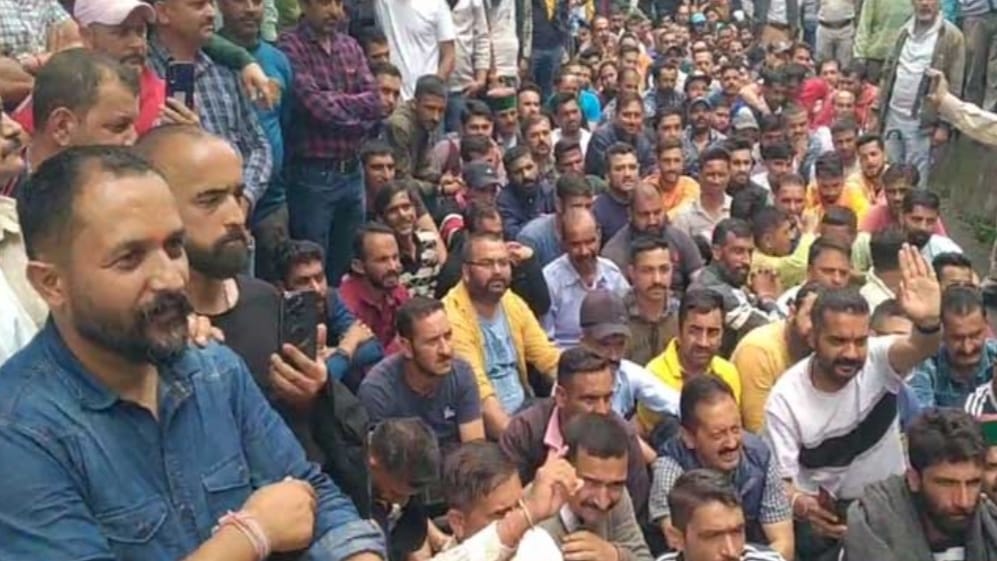 Find a solution to dispute between Taxi Unions, CPI(M) urged the Government HIMACHAL HEADLINES