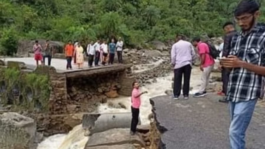 14 people killed in Himachal during the last four days of Monsoon season 14 people killed in Himachal during the last four days of Monsoon season HIMACHAL HEADLINES
