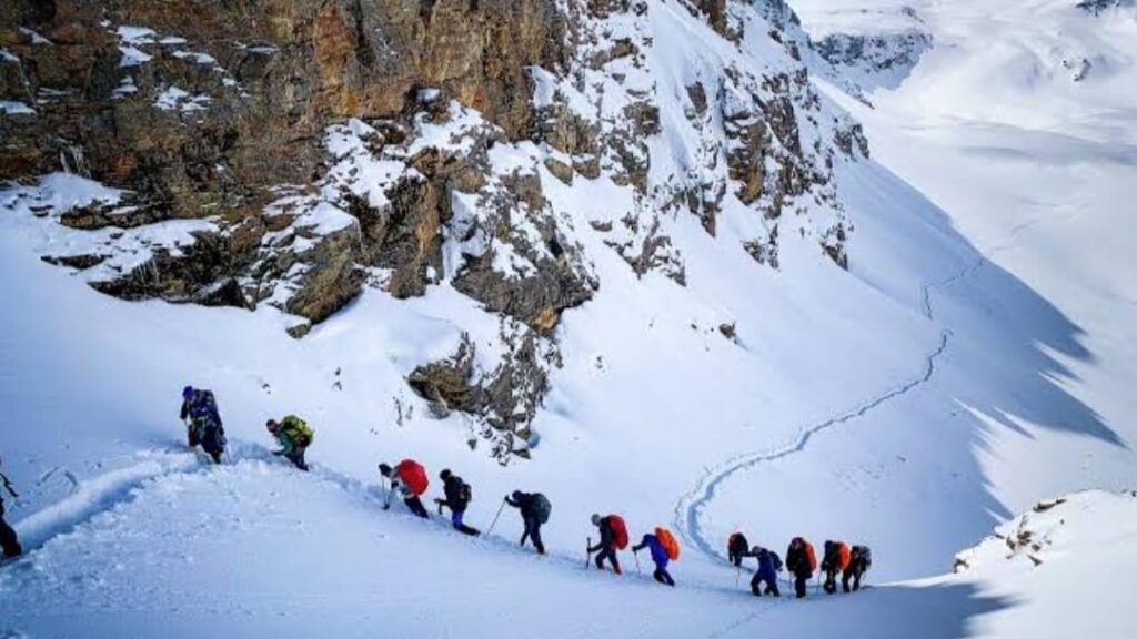 Scaling Rupin Pass of himachal a Bihar cadre IAS officer dies near Dodra-Kwar  HIMACHAL HEADLINES