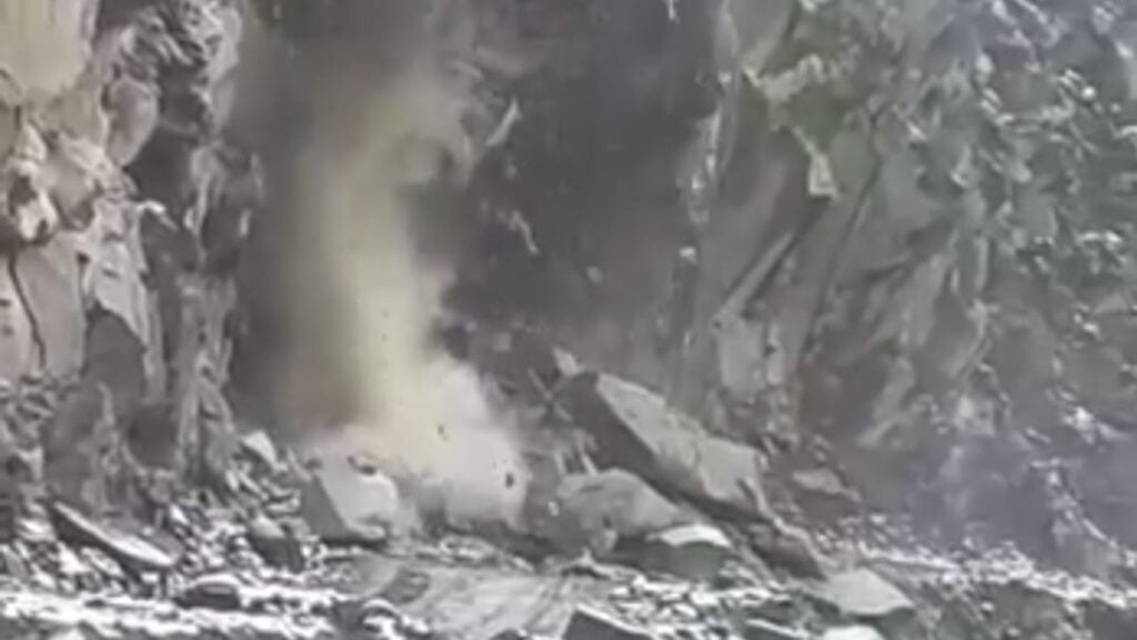 State Highway 26 close after rolling down of heavy  boulders on the Road HIMACHAL HEADLINES