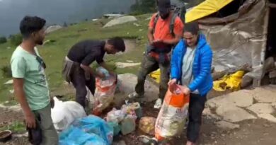 Mountaineer Baljit Kaur hurt by heaps of plastic waste in Churdhar Peak HIMACHAL HEADLINES