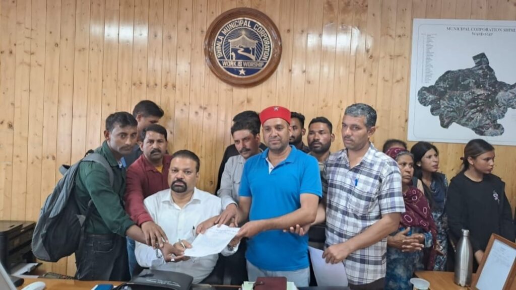 CITU submitted a list of demands of Rehri Phadi Tyabazari Union to Bhupendra Atri, MC Shimla CITU submitted a list of demands of Rehri Phadi Tyabazari Union to Bhupendra Atri, MC Shimla HIMACHAL HEADLINES