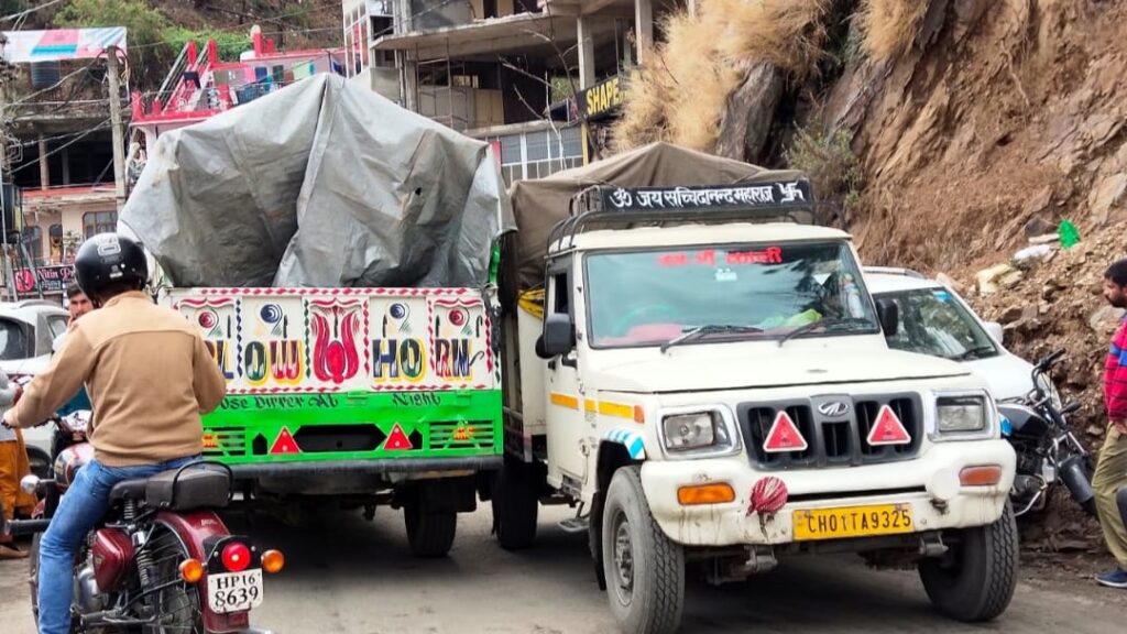 Traffic jams a common in Rajgarh HIMACHAL HEADLINES