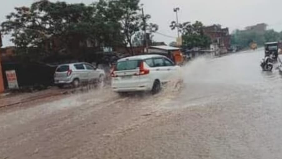 One person was killed and property worth 1.76 crore rupees was destroyed due to monsoons rains in Hamirpur HIMACHAL HEADLINES