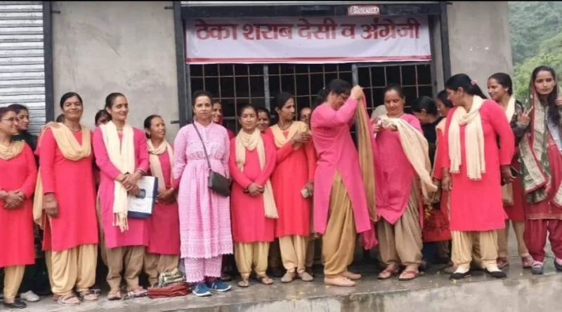 Women open front against liquor contract in Dublu HIMACHAL HEADLINES