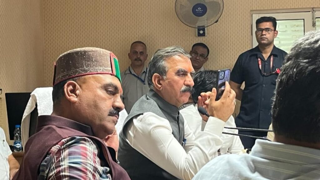 Himachal CM Sukhu reviews rescue operations till 4 AM on Monday HIMACHAL HEADLINES