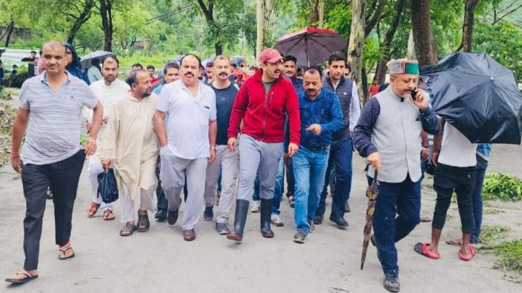 PWD Minister Vikramaditya taking stock of the damage in Shimla rural and Sunni area PWD Minister Vikramaditya taking stock of the damage in Shimla rural and Sunni area HIMACHAL HEADLINES