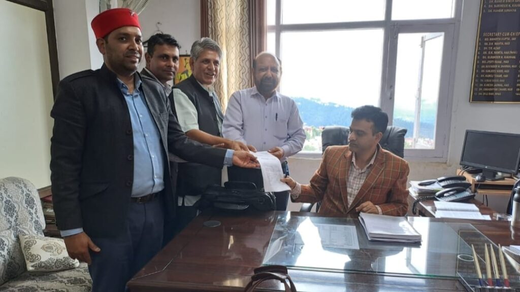 MNREGA and CITU handed over a demand letter to Labor Commissioner Mansi Sahai HIMACHAL HEADLINES