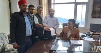 MNREGA and CITU handed over a demand letter to Labor Commissioner Mansi Sahai HIMACHAL HEADLINES