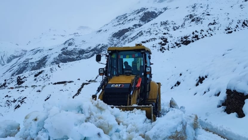 Himachal admin close to Chandertal rescue camp, evacuation for 300 tourists likely to begin any time Himachal admin close to Chandertal rescue camp, evacuation for 300 tourists likely to begin any time HIMACHAL HEADLINES
