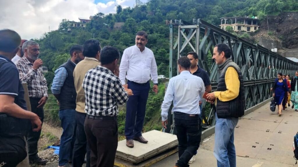 Suresh Kashyap took stock of the damage caused by rain HIMACHAL HEADLINES