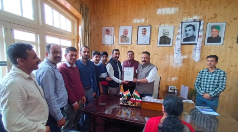 Rohit Thakur thanks the Lecturers Association for contribution towards CM Relief Fund HIMACHAL HEADLINES