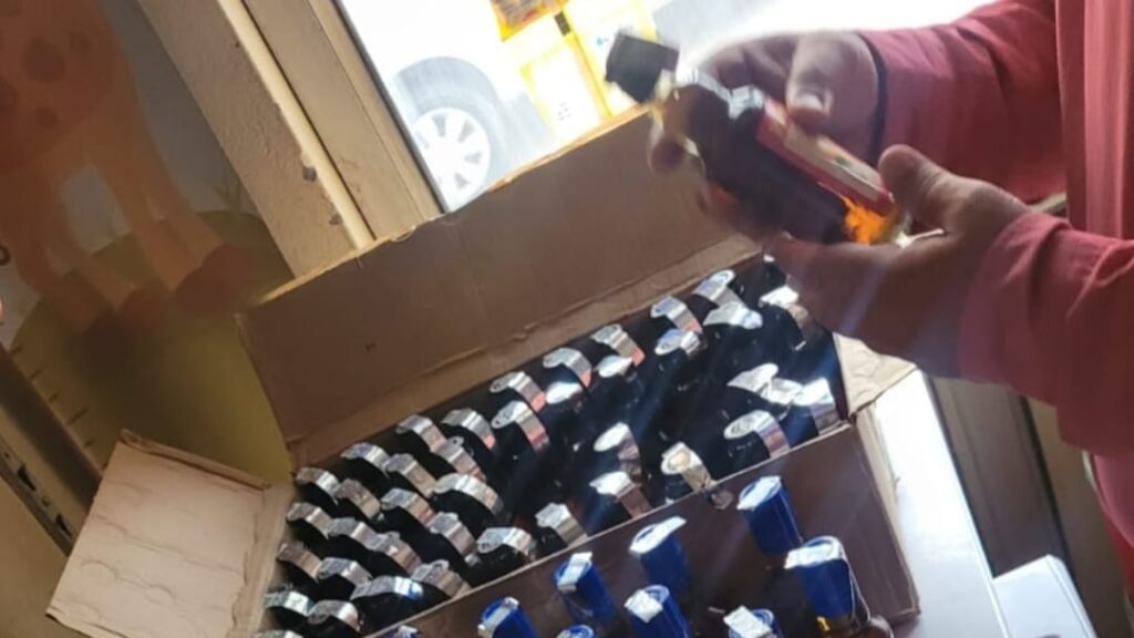 Himachal State Taxes and Excise seize silver jewelry worth Rs. 4 crore and 250 bulk liters of illicit liquor Himachal State Taxes and Excise seize silver jewelry worth Rs. 4 crore and 250 bulk liters of illicit liquor HIMACHAL HEADLINES