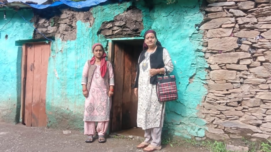 Heavy rain damaged 39 residential houses and cow sheds in Peeran Panchayat of Shimla Heavy rain damaged 39 residential houses and cow sheds in Peeran Panchayat of Shimla HIMACHAL HEADLINES