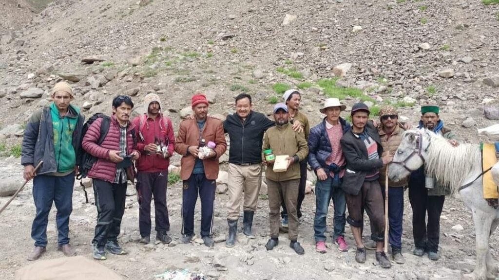 12 Gaddi people stranded in Pin Valley rescued 12 Gaddi people stranded in Pin Valley rescued HIMACHAL HEADLINES