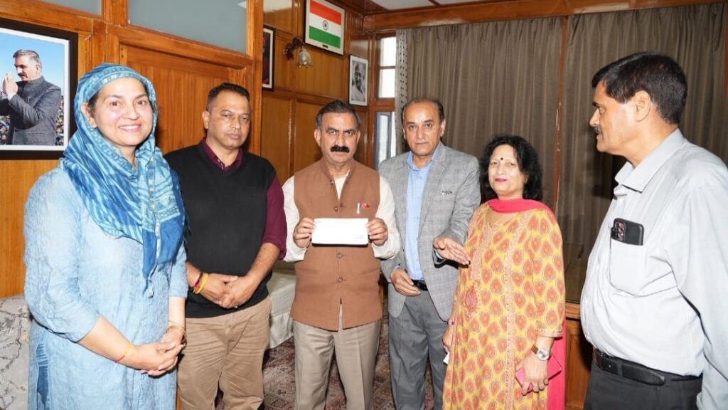 Shimla Mayor and councillors donate honorarium towards Aapada Rahat Kosh Shimla Mayor and councillors donate honorarium towards Aapada Rahat Kosh HIMACHAL HEADLINES