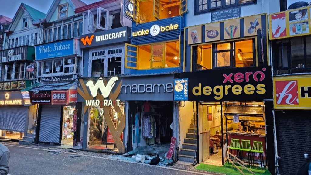 Seven people suffered injuries in a mysterious blast in a food eatery near Mall Road Shimla HIMACHAL HEADLINES