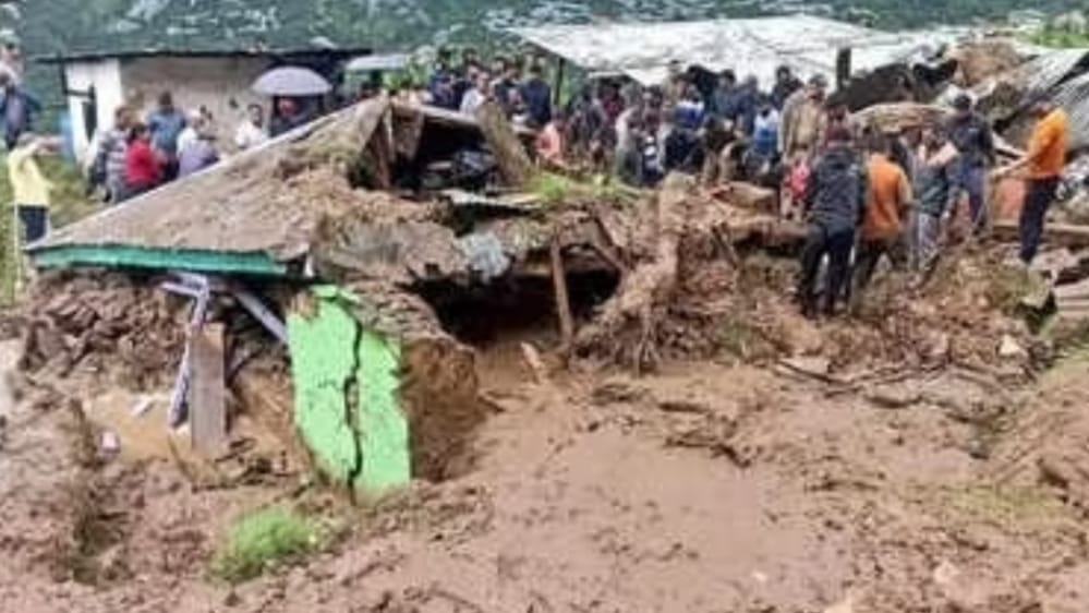Mudslides and landslides cause heavy loss of property in Jadhun Gram Panchayat of Kumharsain Shimla Mudslides and landslides cause heavy loss of property in Jadhun Gram Panchayat of Kumharsain Shimla HIMACHAL HEADLINES