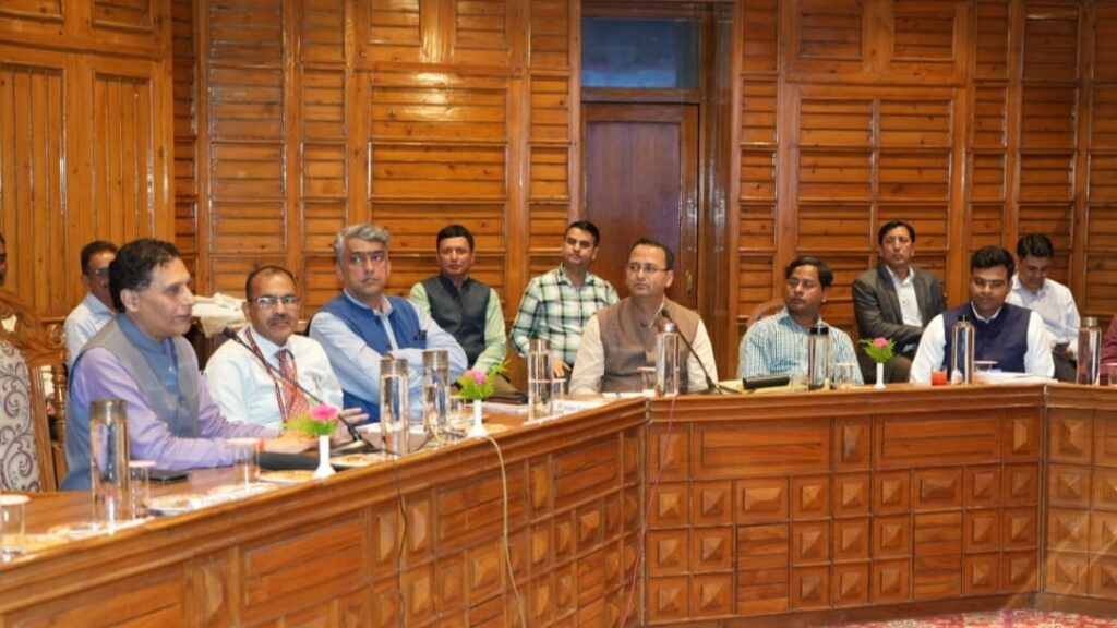 Prabodh Saxena held meeting with central team on losses suffered by the State HIMACHAL HEADLINES