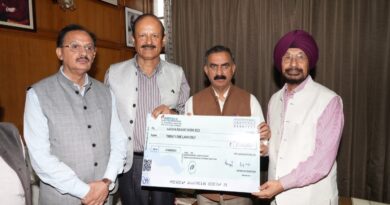 Vardhman presented a check of Rs 21 lakh to Sukhu for ARK 2023 HIMACHAL HEADLINES