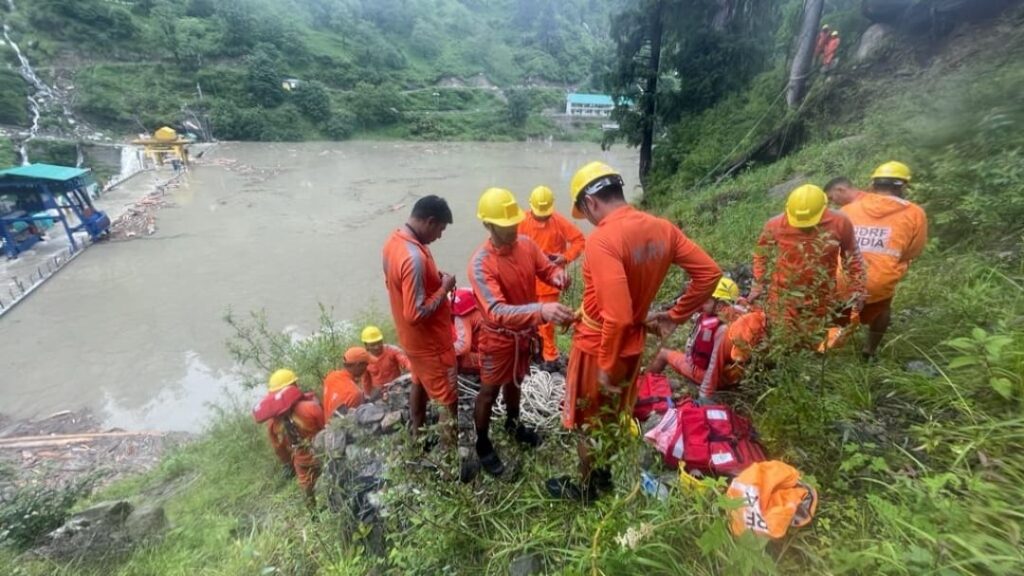 Cloud burst near Rampur: Many houses including a school and livestock washed away Cloud burst near Rampur: Many houses including a school and livestock washed away HIMACHAL HEADLINES