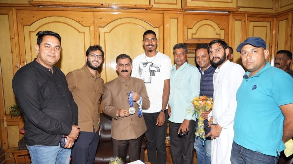 Silver medalist Nishad Kumar in high jump in the Para-Athletics World Championship-2023 calls on Sukhu Silver medalist Nishad Kumar in high jump in the Para-Athletics World Championship-2023 calls on Sukhu HIMACHAL HEADLINES